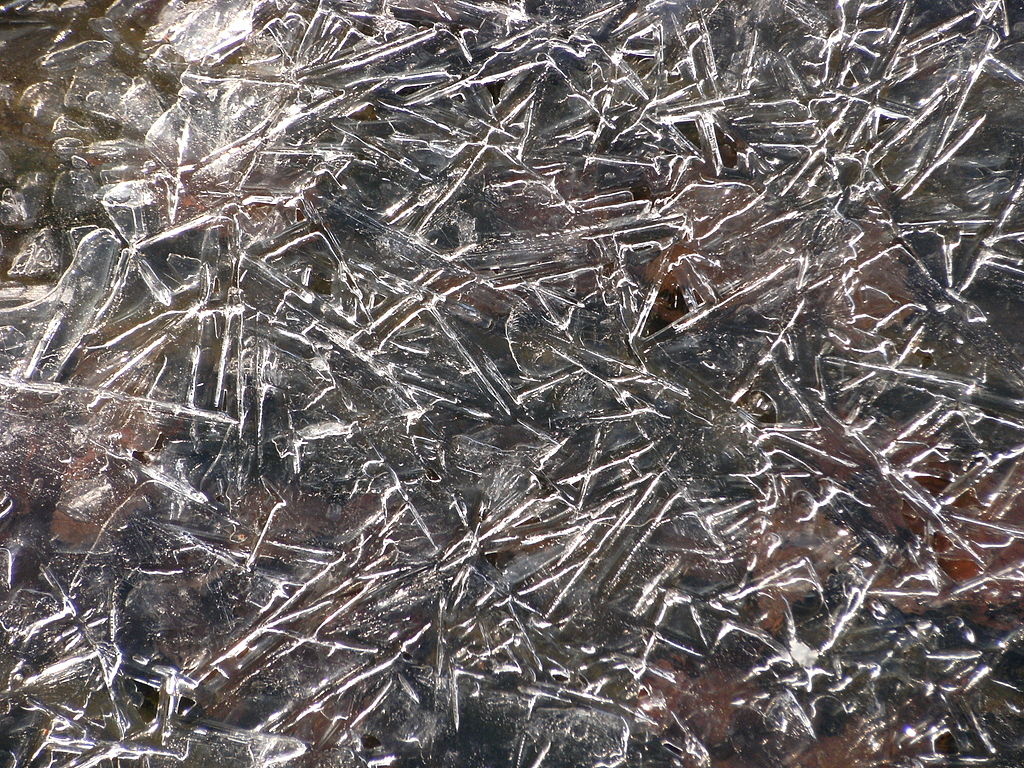 ice lines of crystal formation (httpsupload.wikimedia.orgwikipediacommons447Ice_2_Ice.JPG)